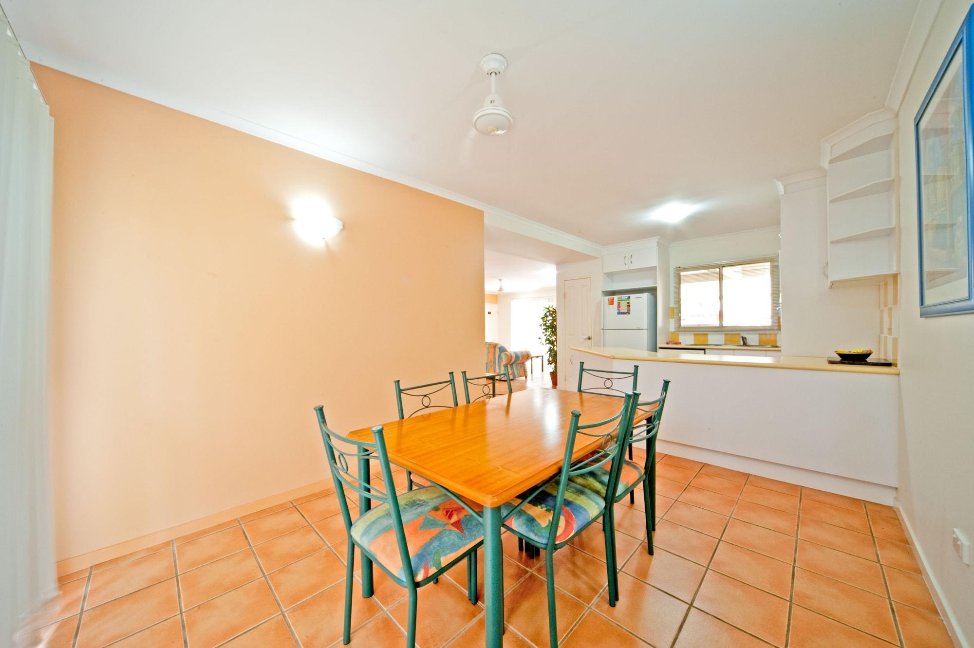 At Beach Court Holiday Villas Airlie Beach Ngoại thất bức ảnh